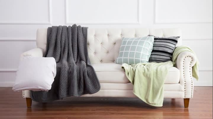 Bedsure Flannel Fleece Throw Blankets Silver Grey Travel Size Super Soft Fluffy Warm Solid Bed Throws for Sofa Microfiber Blanket 130x150cm